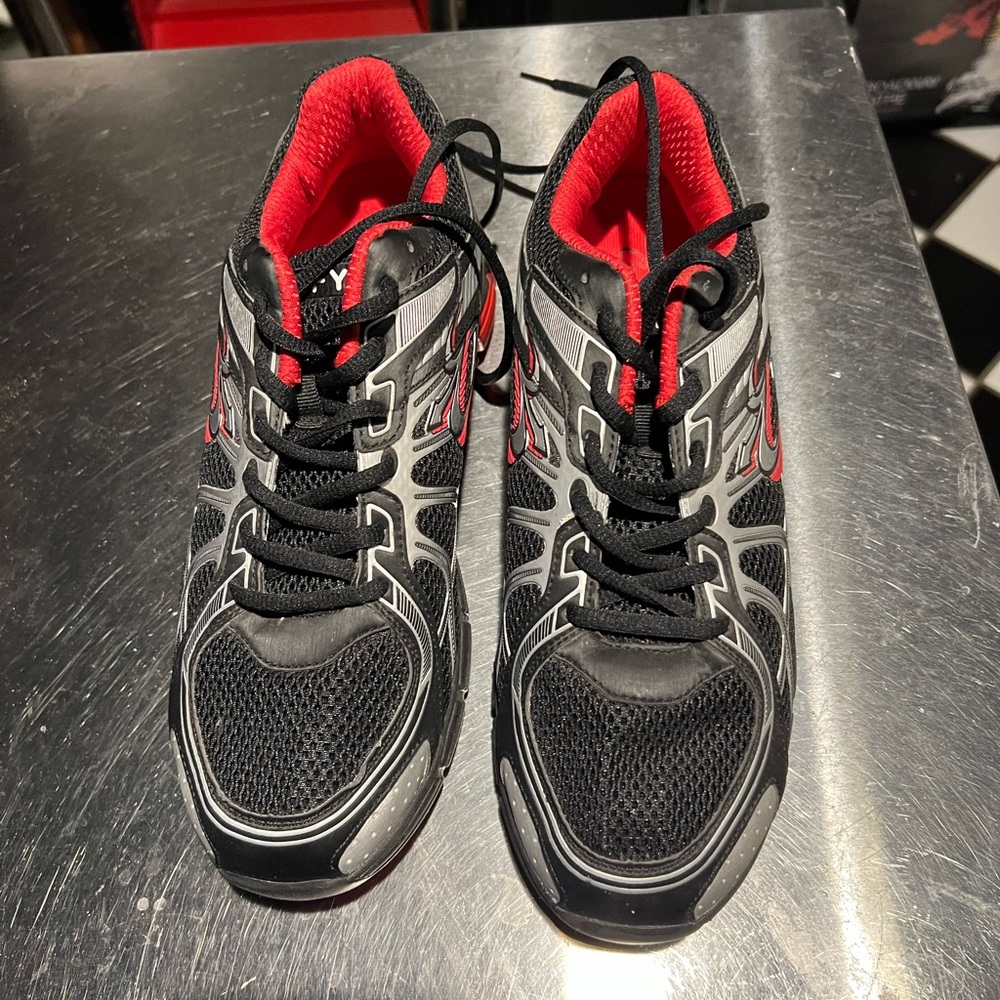 Men’s Black /Red Gravity Defyer Sneakers Size 10 1/2